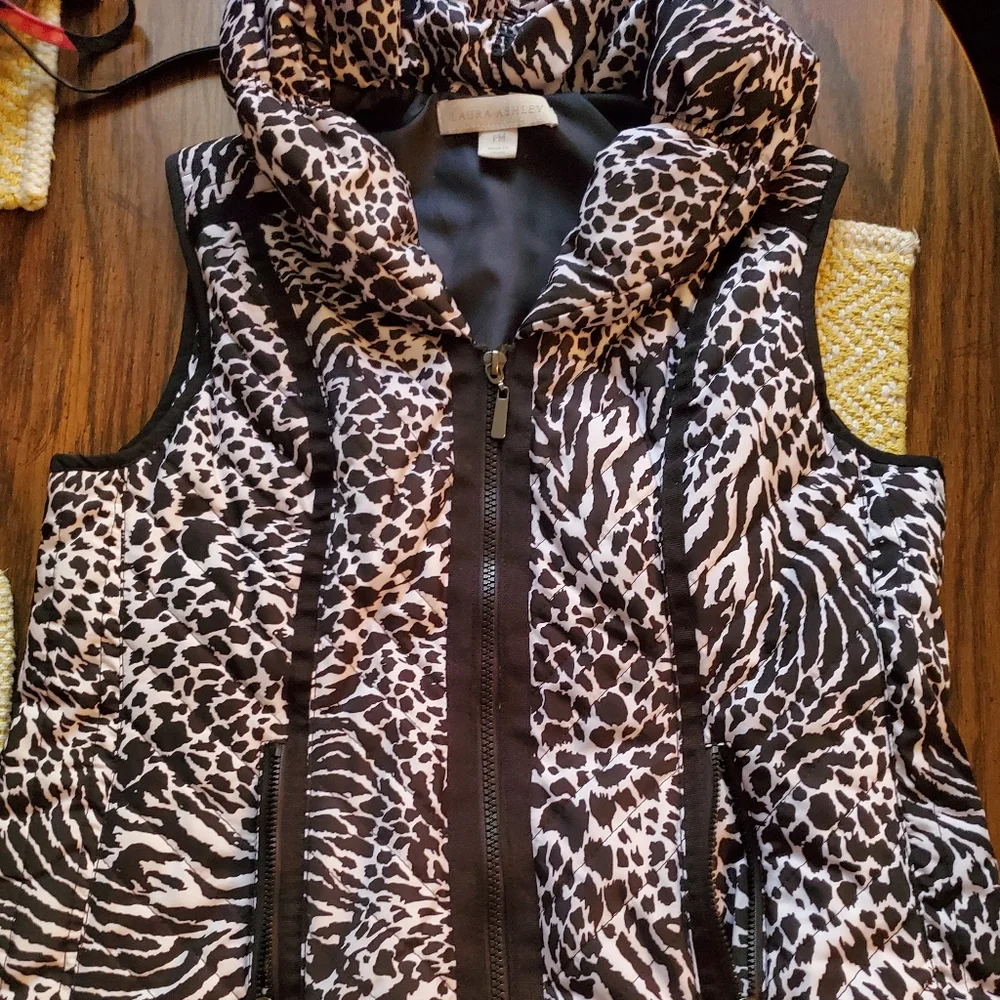 Vests - Picture 4 of 5
